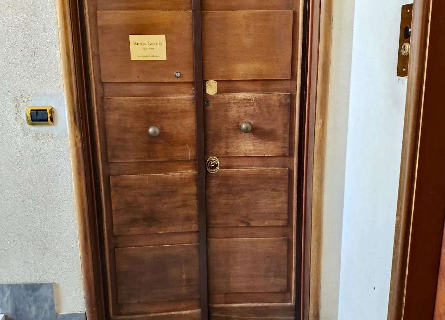 Roma Luxury Apartment